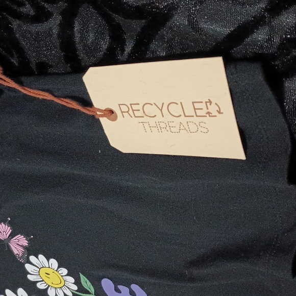 🆕 Recycle threads what we safe crop top - Picture 3 of 6
